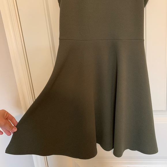 NWOT! Decree Army Green Mini Swing Dress with Cross Back Peekaboo Women’s Medium - Picture 3 of 5